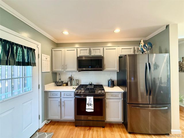 142 Pinebrook Drive, Hyde Park, NY 12538