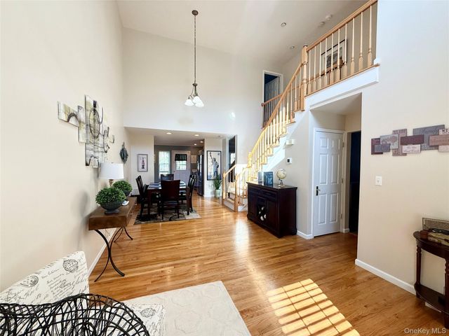 142 Pinebrook Drive, Hyde Park, NY 12538