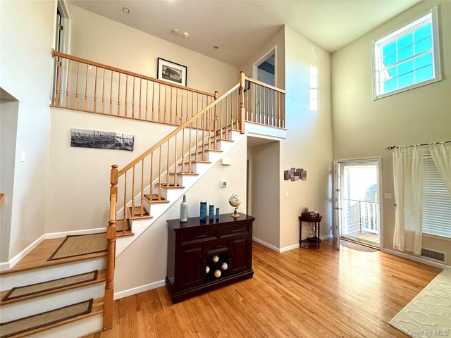 142 Pinebrook Drive, Hyde Park, NY 12538