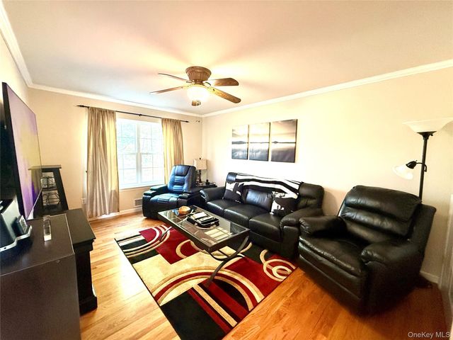 142 Pinebrook Drive, Hyde Park, NY 12538