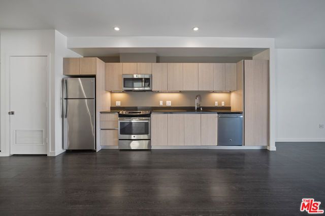 5800 Harold Way 413, Los Angeles, CA 90028