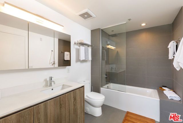 5800 Harold Way 413, Los Angeles, CA 90028