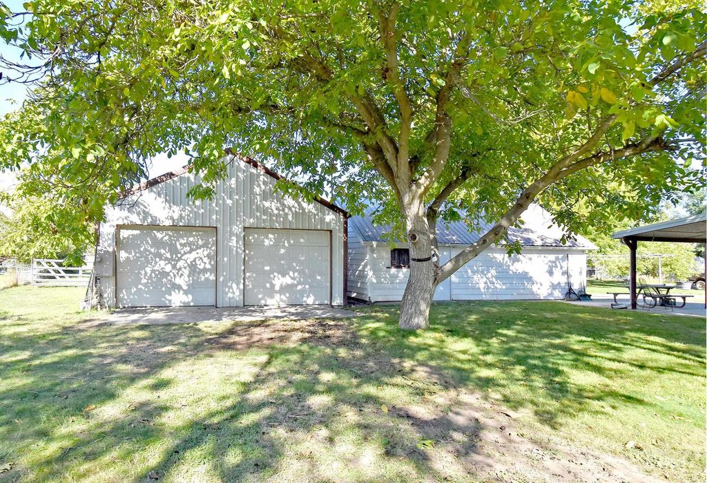 1374 Sycamore Street, Clarkston, WA 99403 photo 2