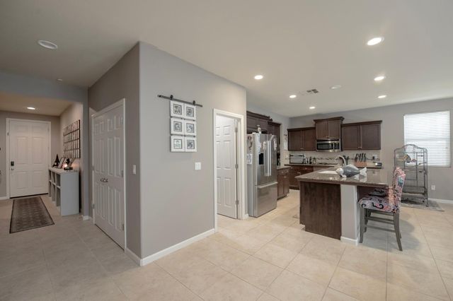 3424 Flint Avenue, Clovis, CA 93619