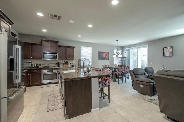 3424 Flint Avenue, Clovis, CA 93619