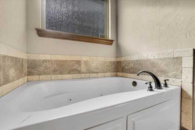 6020 NW Williams Ave, Lawton, OK 73505