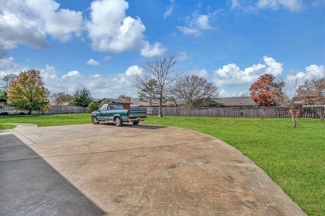 6020 NW Williams Ave, Lawton, OK 73505