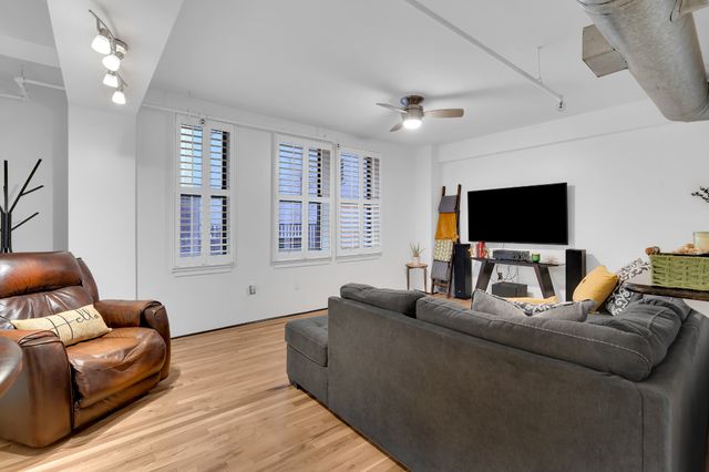 700 Church St Apt 208, Nashville, TN 37203