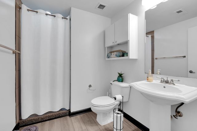 700 Church St Apt 208, Nashville, TN 37203