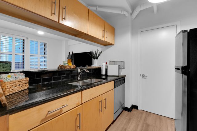 700 Church St Apt 208, Nashville, TN 37203