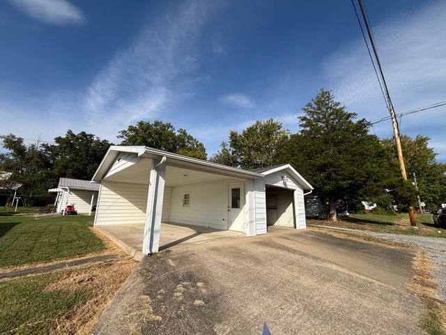 1020 S Ledford Street, Harrisburg, IL 62946