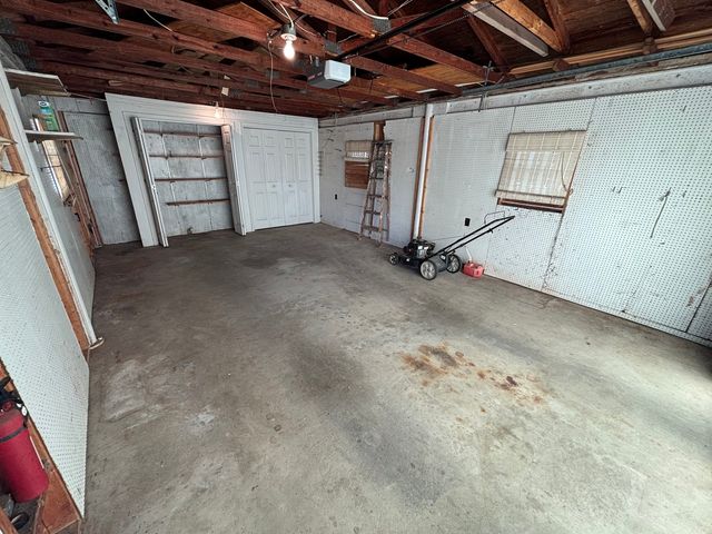 1020 S Ledford Street, Harrisburg, IL 62946