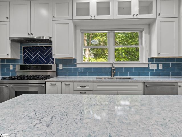 31 Silver Knoll Court, Greer, SC 29651