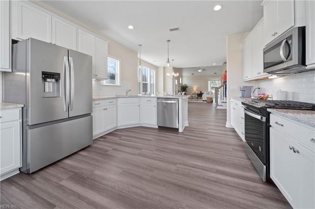4609 Longleaf PL, Chesapeake, VA 23321