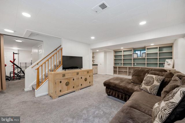 7810 HAYFIELD RD, Alexandria, VA 22315