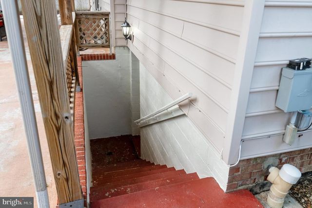7810 HAYFIELD RD, Alexandria, VA 22315