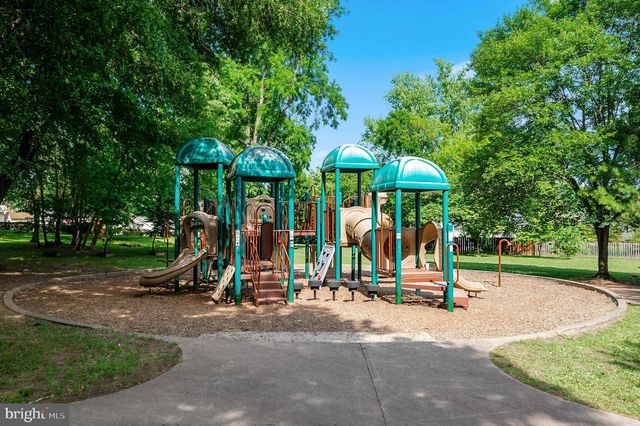 7810 HAYFIELD RD, Alexandria, VA 22315