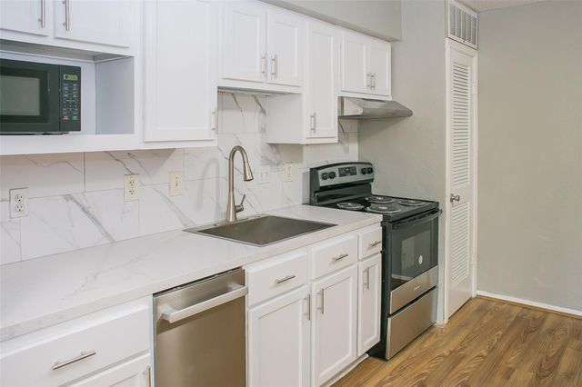 12900 Walden Road 220B, Montgomery, TX 77356