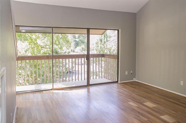 12900 Walden Road 220B, Montgomery, TX 77356