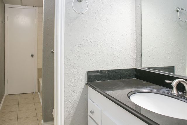 12900 Walden Road 220B, Montgomery, TX 77356