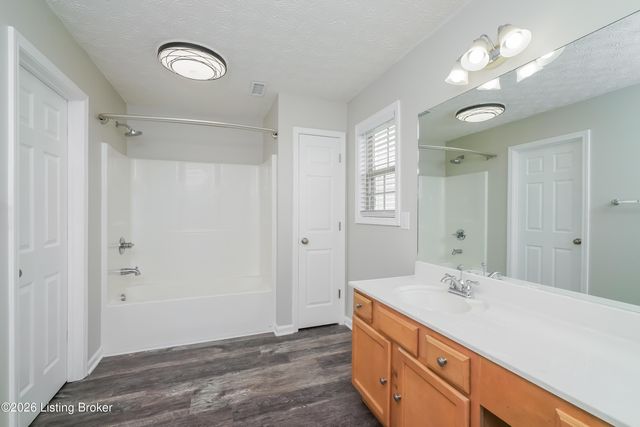 8814 Eli Dr, Louisville, KY 40291