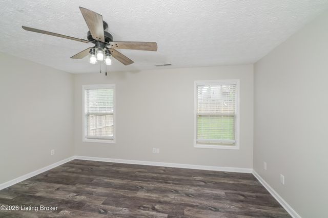 8814 Eli Dr, Louisville, KY 40291