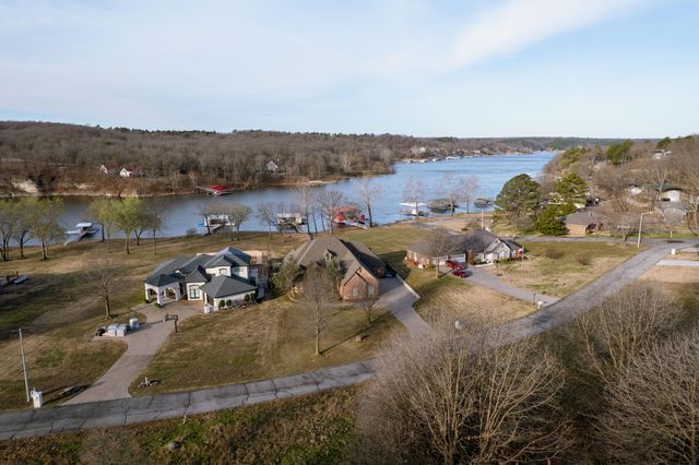 E 333 Road, Grove, OK 74344