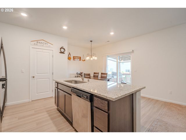 1222 W 16TH Ave, La Center, WA 98629