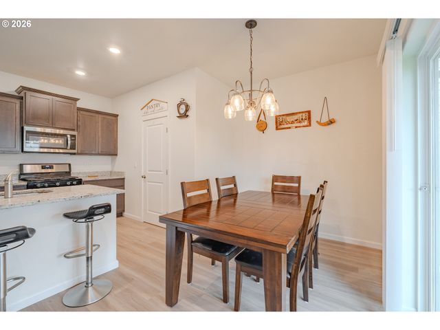 1222 W 16TH Ave, La Center, WA 98629