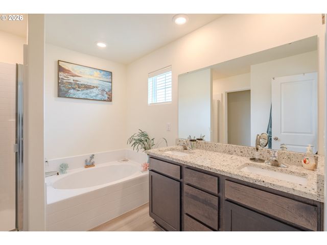 1222 W 16TH Ave, La Center, WA 98629