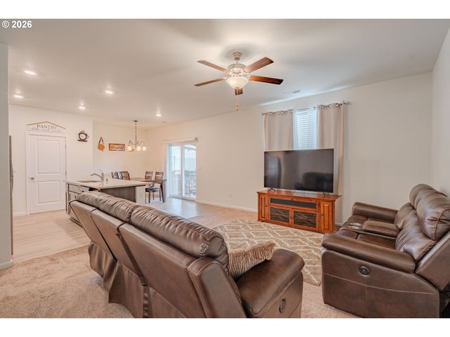 1222 W 16TH Ave, La Center, WA 98629