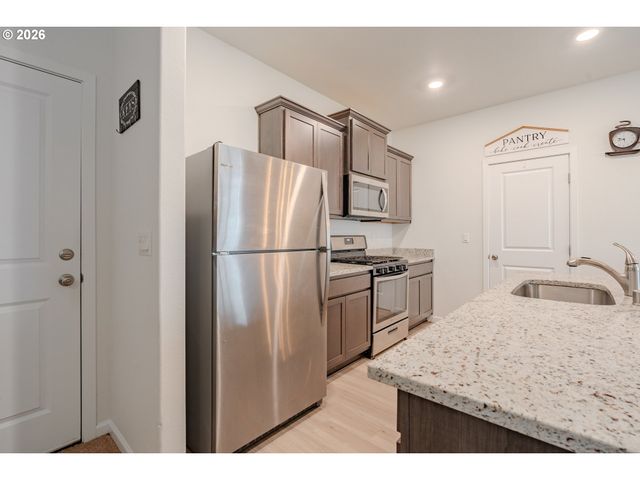 1222 W 16TH Ave, La Center, WA 98629