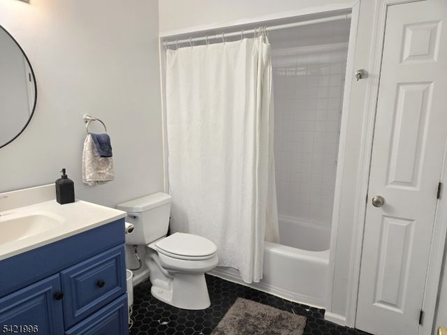 64 Dayton Ct 205, Independence Twp., NJ 07840