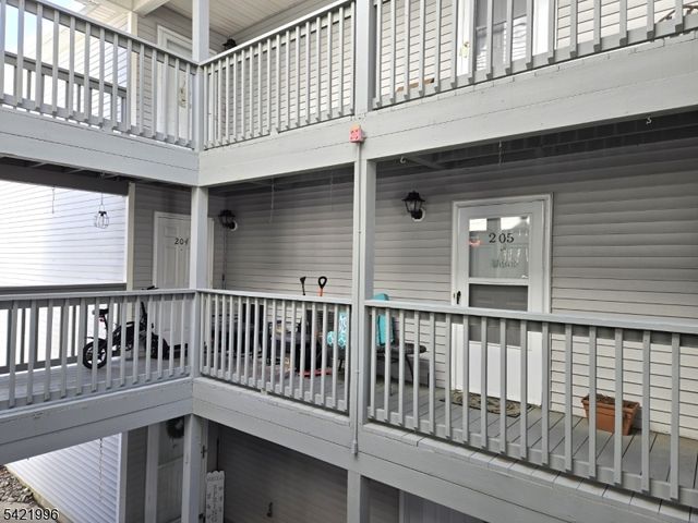 64 Dayton Ct 205, Independence Twp., NJ 07840