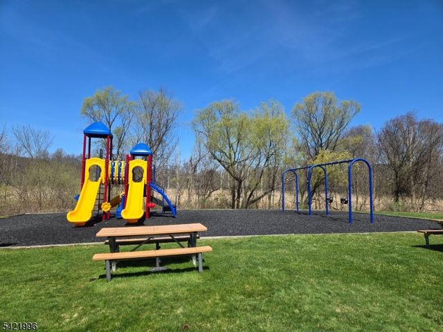 64 Dayton Ct 205, Independence Twp., NJ 07840