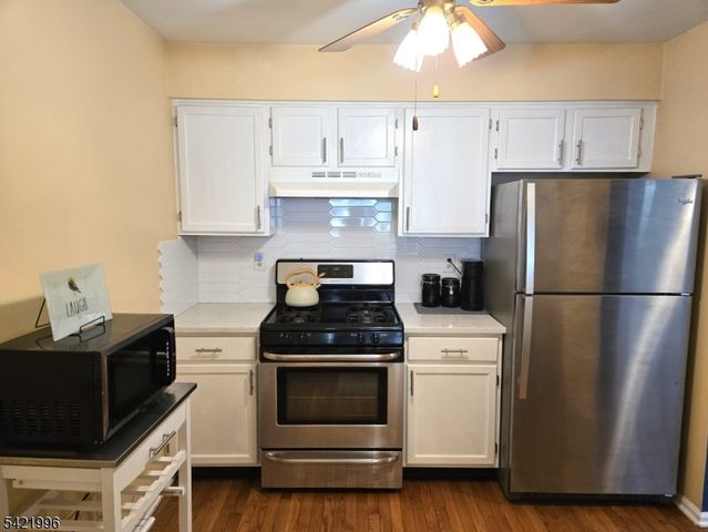64 Dayton Ct 205, Independence Twp., NJ 07840
