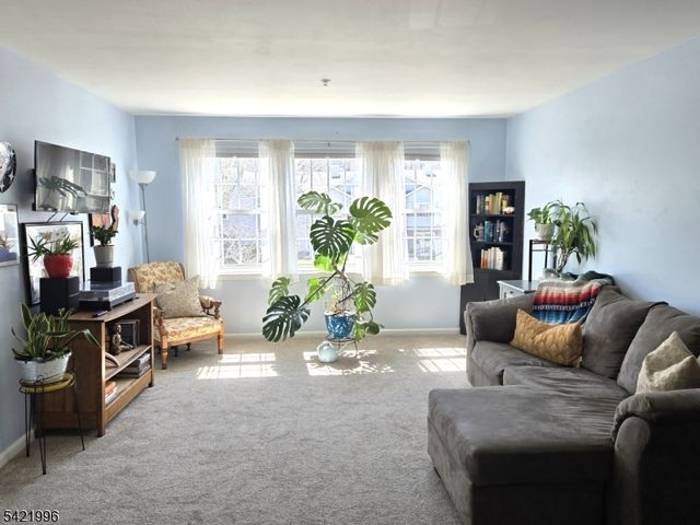 64 Dayton Ct 205, Independence Twp., NJ 07840