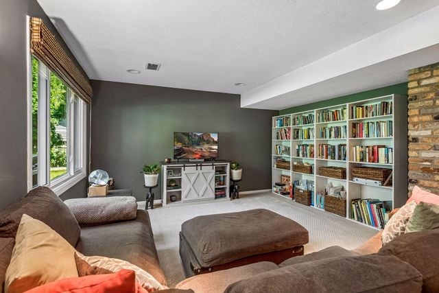 9400 Toledo Avenue S, Bloomington, MN 55437