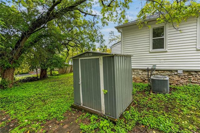 6813 Manchester Avenue, Kansas City, MO 64133