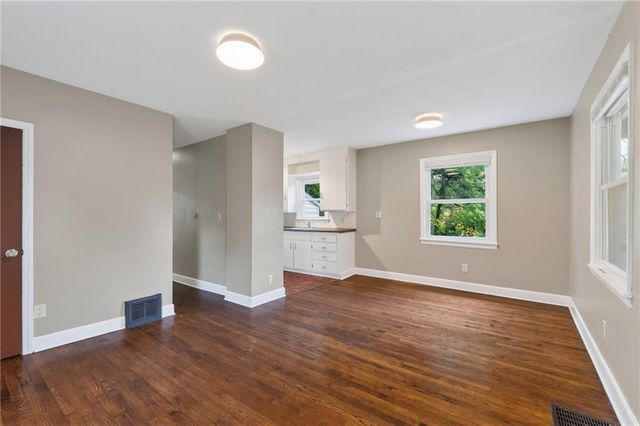 6813 Manchester Avenue, Kansas City, MO 64133