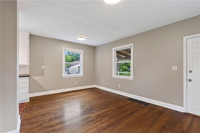 6813 Manchester Avenue, Kansas City, MO 64133