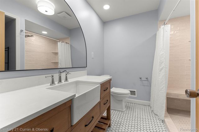 20766 Hcl Jackson, Grosse Ile Township, MI 48138