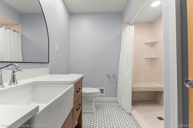 20766 Hcl Jackson, Grosse Ile Township, MI 48138