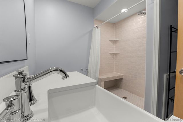 20766 Hcl Jackson, Grosse Ile Township, MI 48138