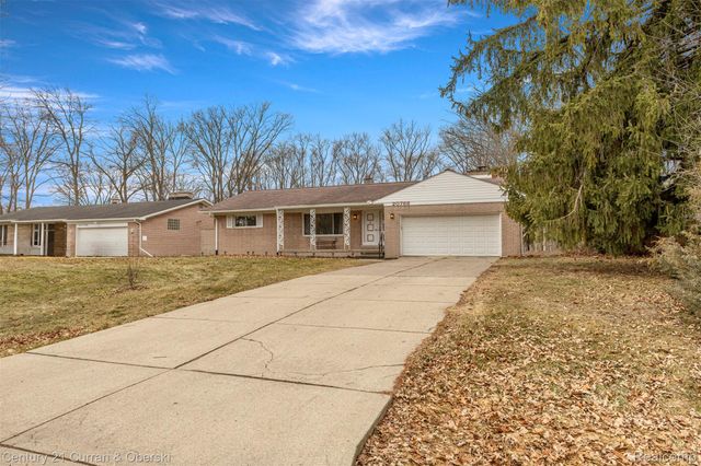 20766 Hcl Jackson, Grosse Ile Township, MI 48138