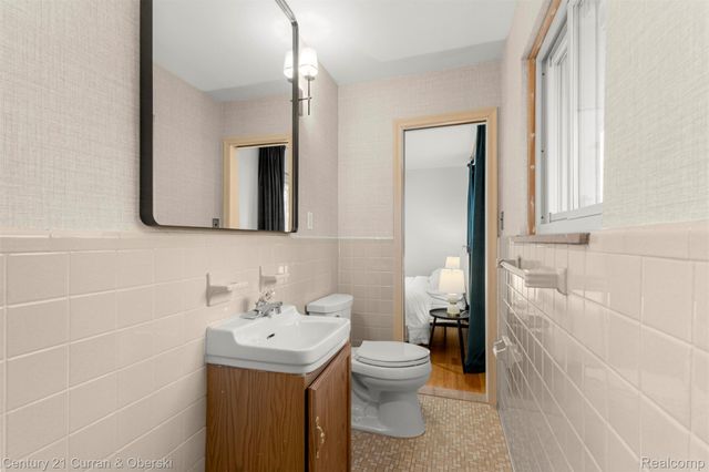 20766 Hcl Jackson, Grosse Ile Township, MI 48138