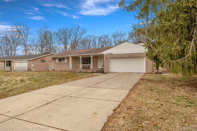 20766 Hcl Jackson, Grosse Ile Township, MI 48138