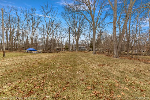 20766 Hcl Jackson, Grosse Ile Township, MI 48138