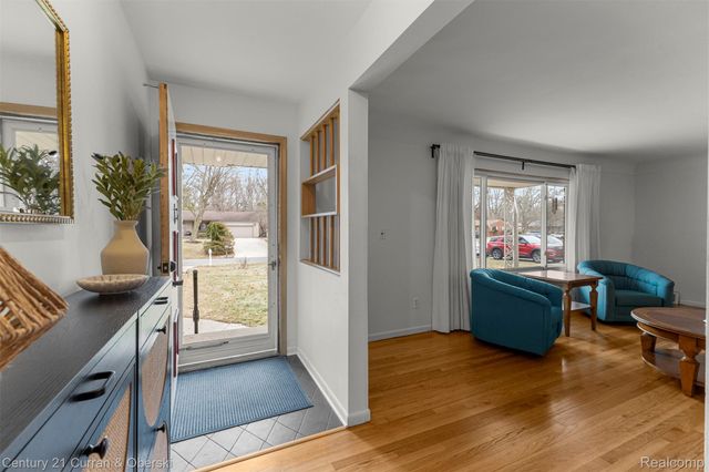 20766 Hcl Jackson, Grosse Ile Township, MI 48138