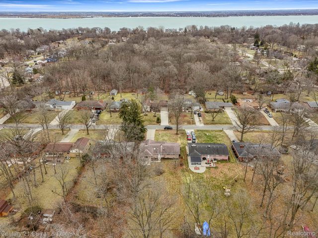 20766 Hcl Jackson, Grosse Ile Township, MI 48138